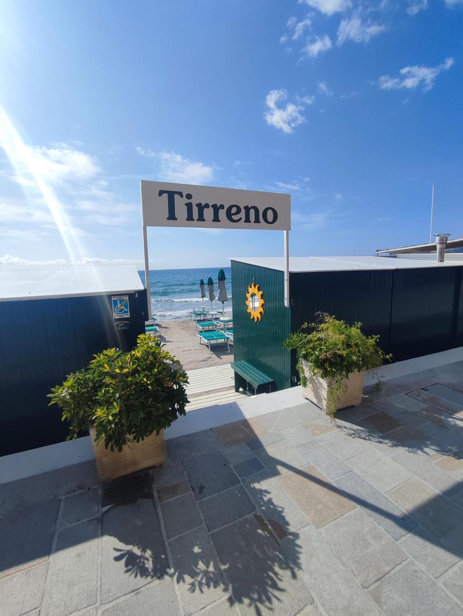 Hotel Tirreno Alassio Exterior photo